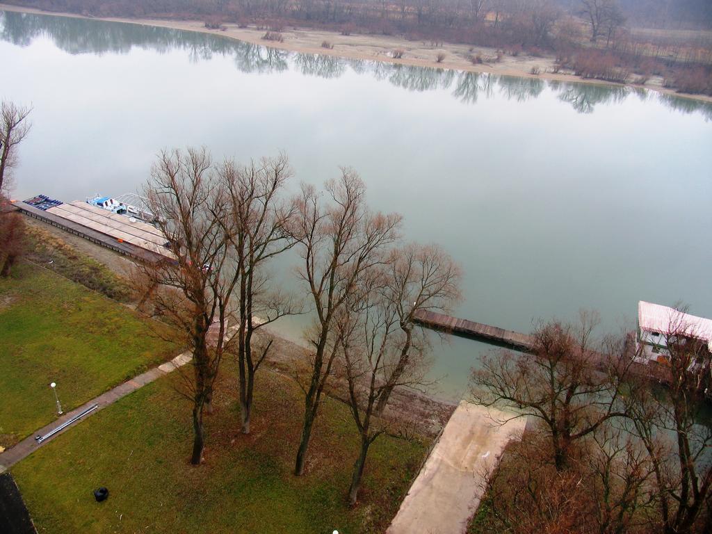 Waterfront Hotel Szentendre Esterno foto