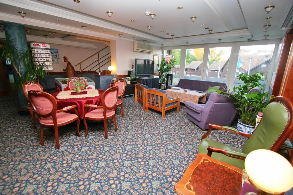 Waterfront Hotel Szentendre Esterno foto