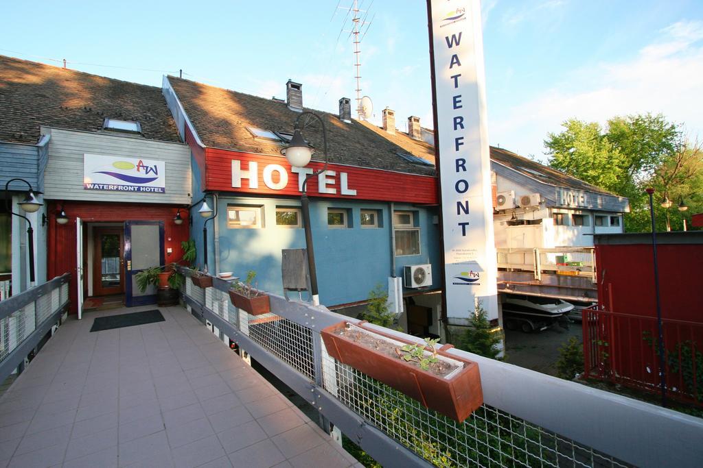 Waterfront Hotel Szentendre Esterno foto