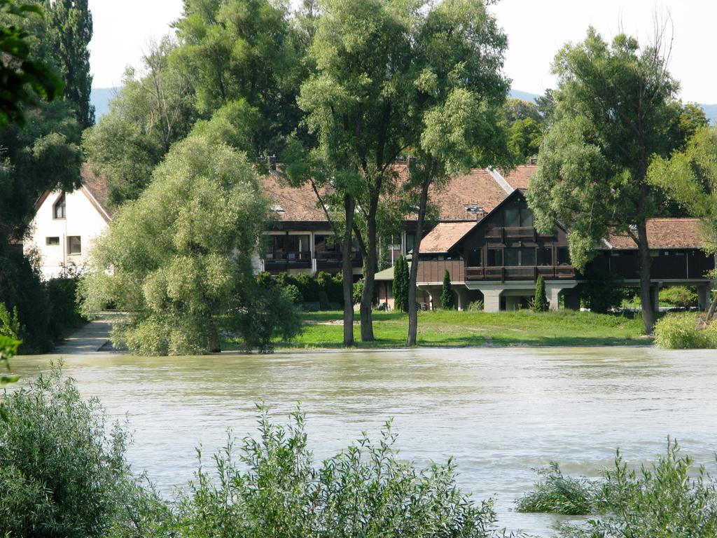 Waterfront Hotel Szentendre Esterno foto