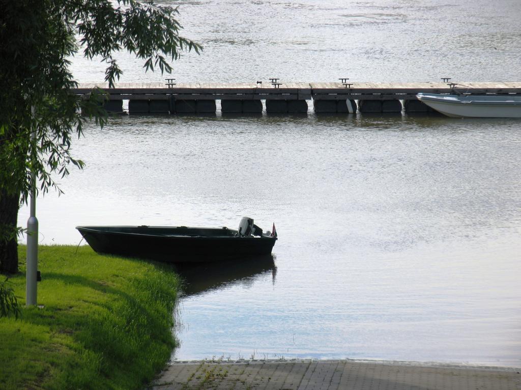 Waterfront Hotel Szentendre Esterno foto