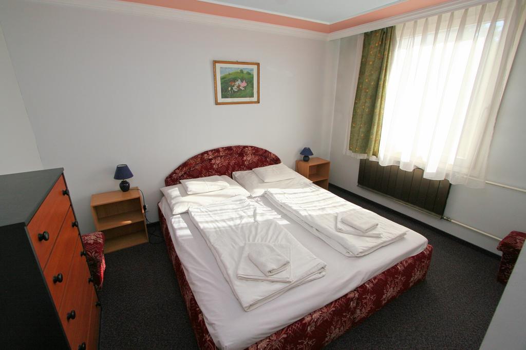 Waterfront Hotel Szentendre Esterno foto